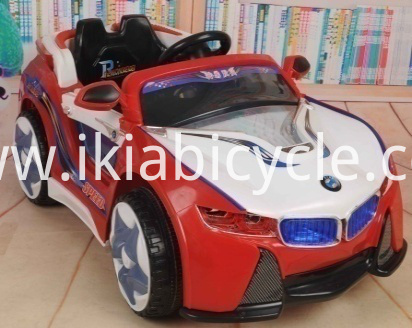 Dječji električni automobil za 8 godina